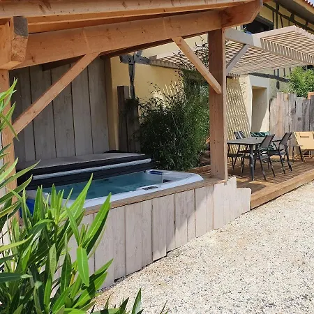 Hameau De - De Luxe & *